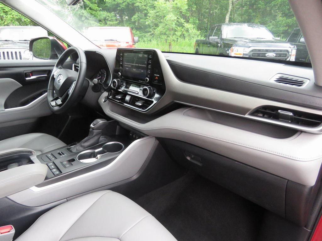 used 2020 Toyota Highlander car, priced at $28,522