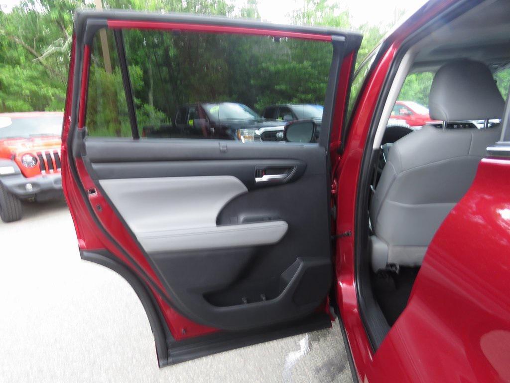 used 2020 Toyota Highlander car, priced at $28,522