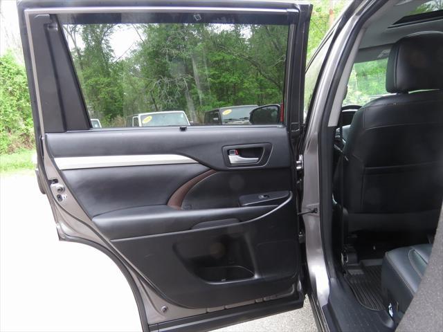 used 2018 Toyota Highlander car, priced at $25,777