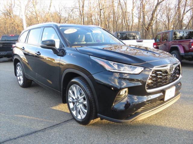 used 2021 Toyota Highlander car, priced at $32,769