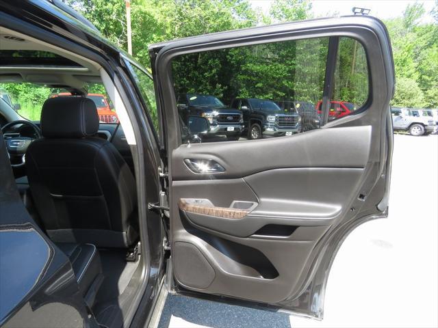 used 2022 GMC Acadia car, priced at $32,432