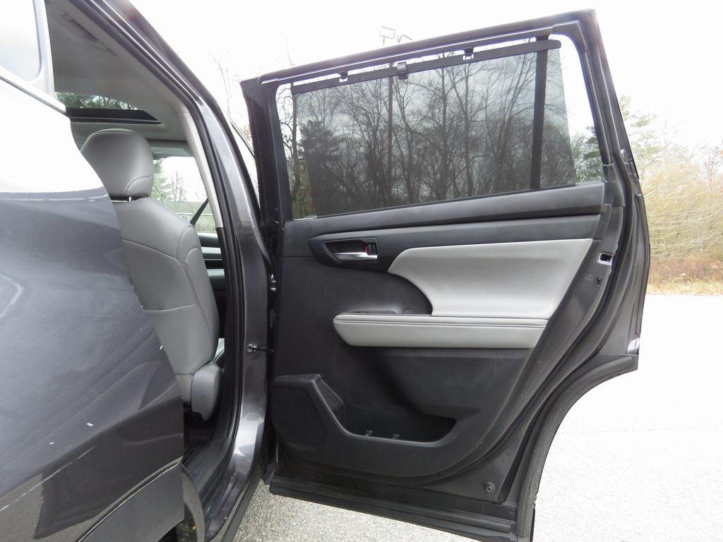 used 2022 Toyota Highlander car, priced at $34,771