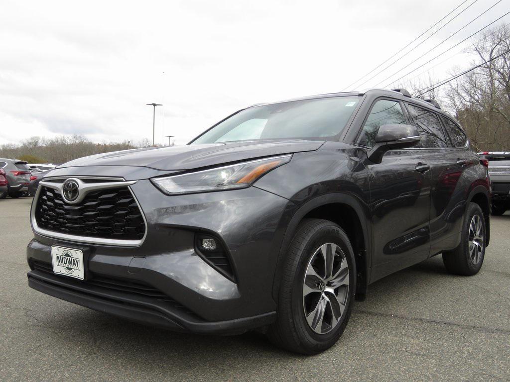used 2022 Toyota Highlander car, priced at $34,771