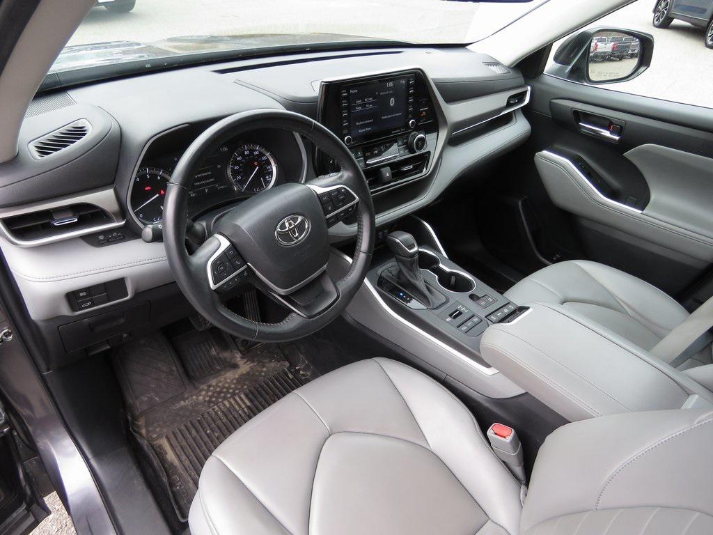 used 2022 Toyota Highlander car, priced at $34,771