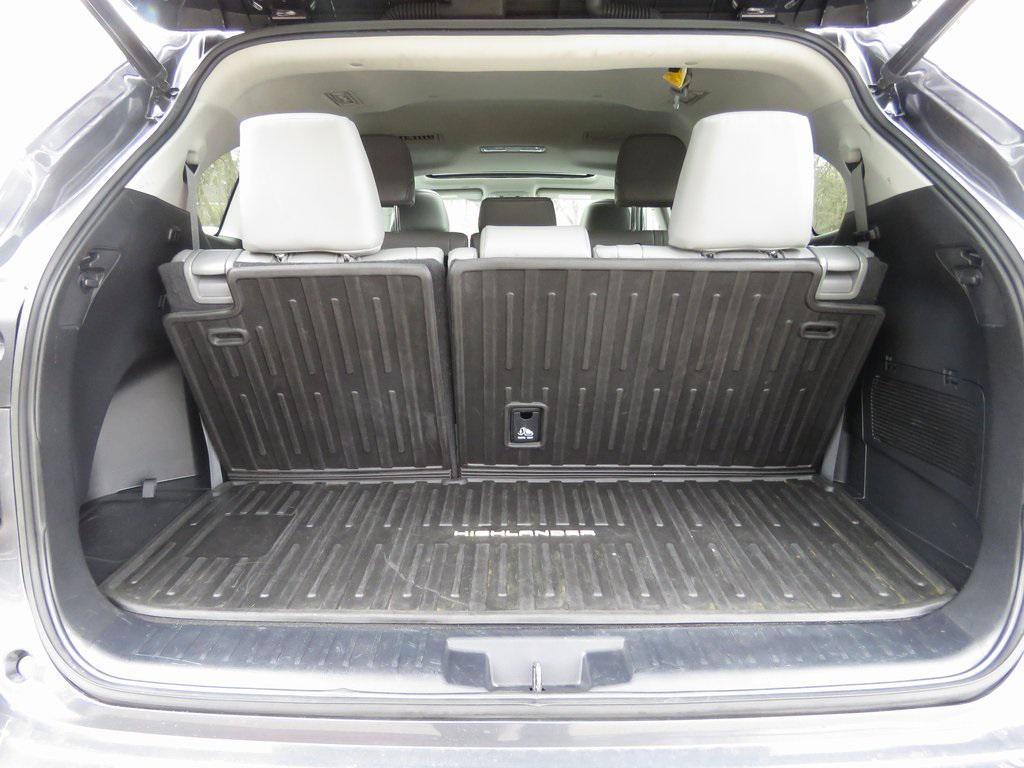 used 2022 Toyota Highlander car, priced at $34,771