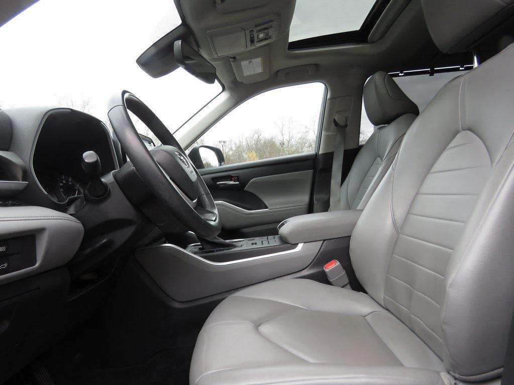 used 2022 Toyota Highlander car, priced at $34,771