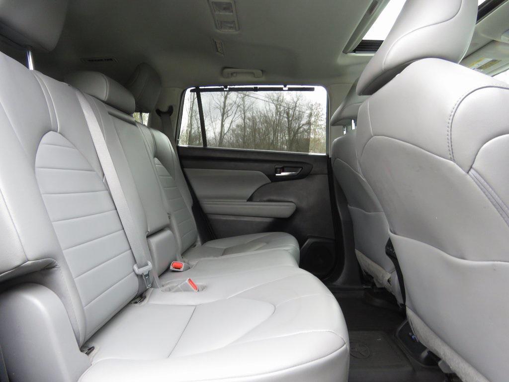 used 2022 Toyota Highlander car, priced at $34,771