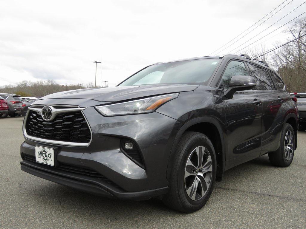 used 2022 Toyota Highlander car, priced at $34,771