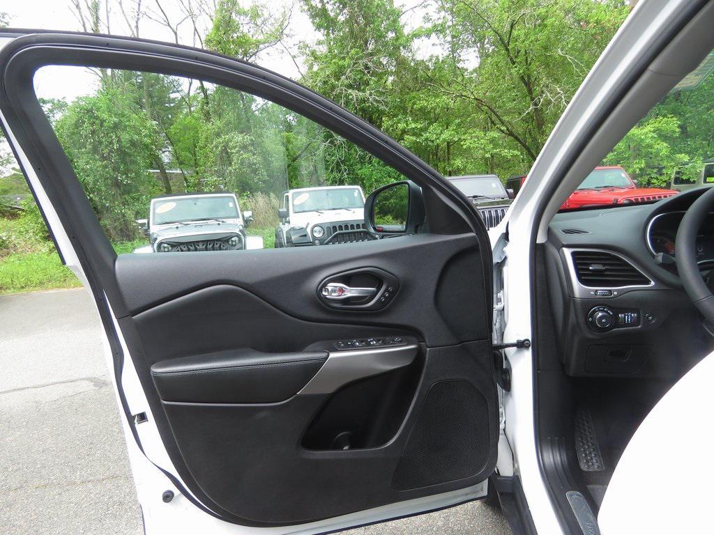 used 2021 Jeep Cherokee car, priced at $23,790