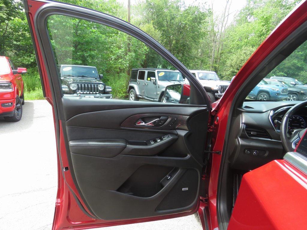 used 2022 Chevrolet Traverse car, priced at $31,618
