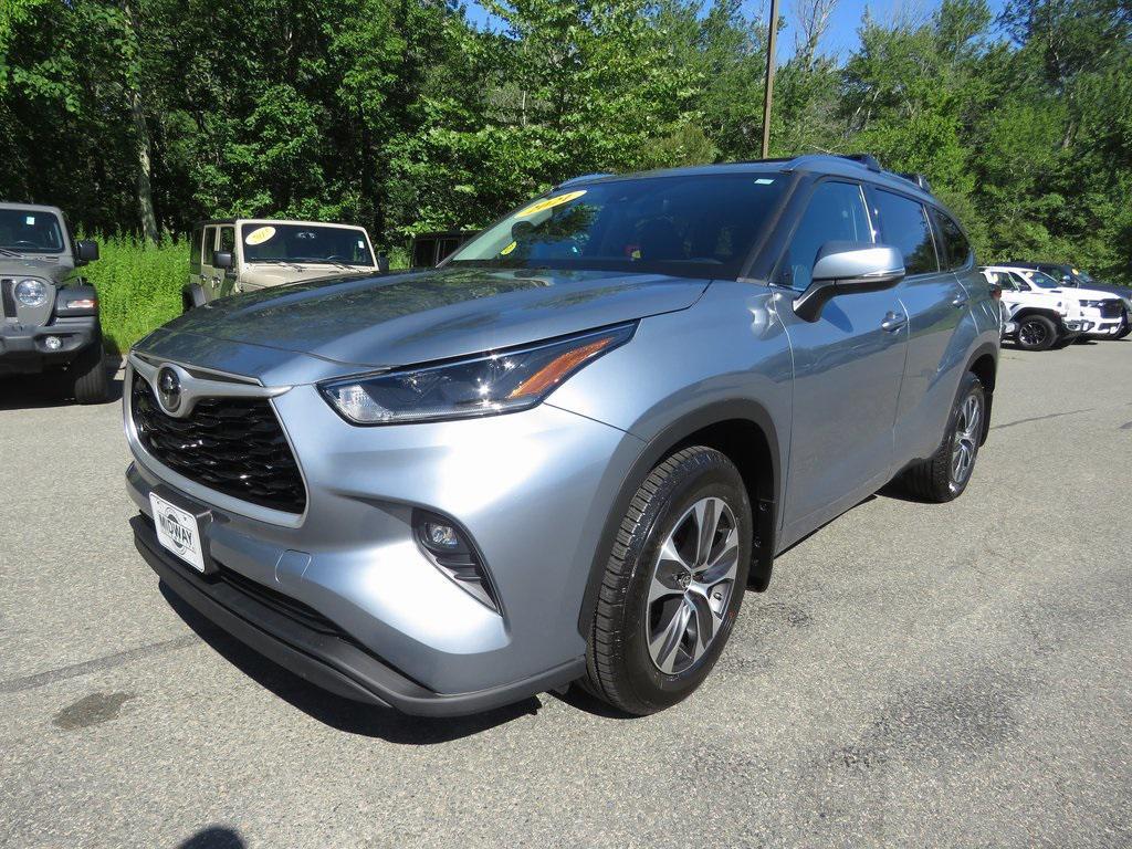 used 2021 Toyota Highlander car, priced at $31,276