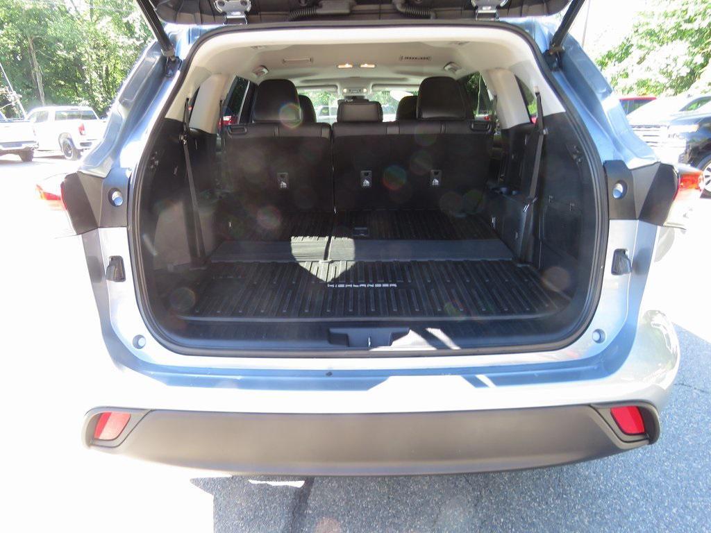 used 2021 Toyota Highlander car, priced at $31,276