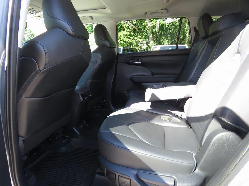 used 2021 Toyota Highlander car, priced at $31,276