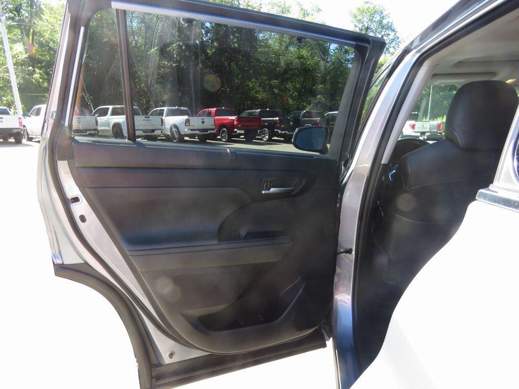 used 2021 Toyota Highlander car, priced at $31,276