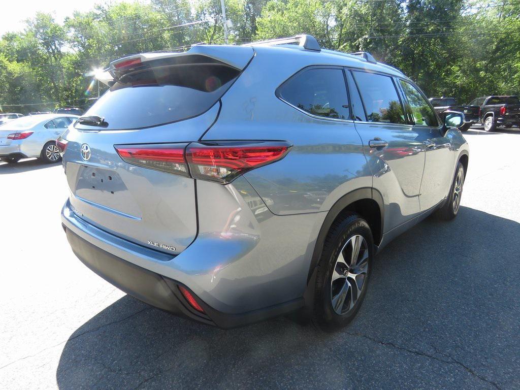 used 2021 Toyota Highlander car, priced at $31,276