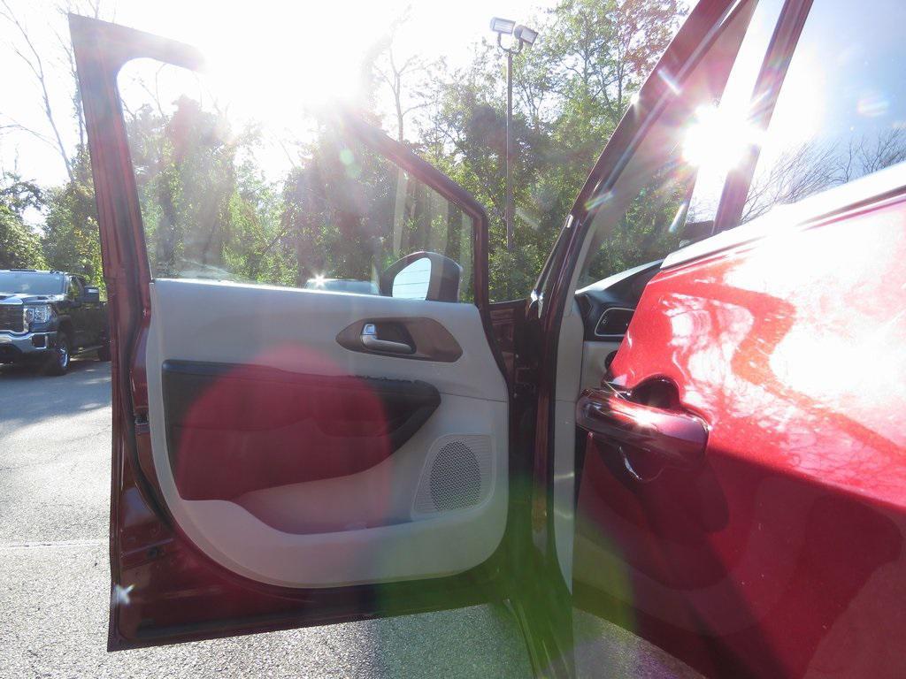 used 2017 Chrysler Pacifica car, priced at $13,101