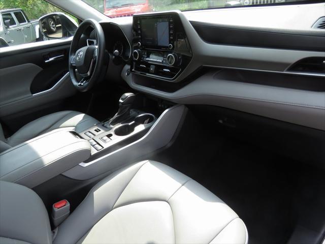 used 2021 Toyota Highlander car, priced at $28,839
