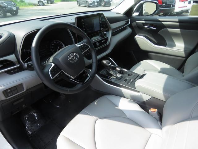 used 2021 Toyota Highlander car, priced at $28,839