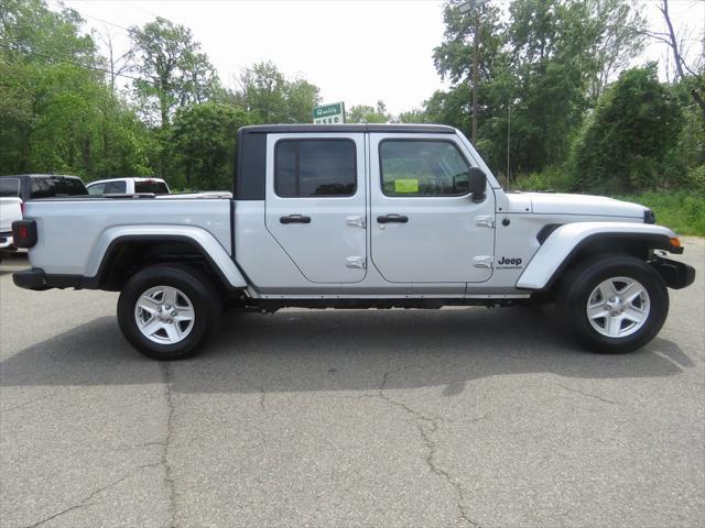 used 2022 Jeep Gladiator car, priced at $30,422