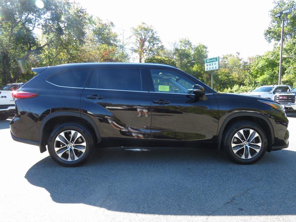used 2021 Toyota Highlander car, priced at $31,496