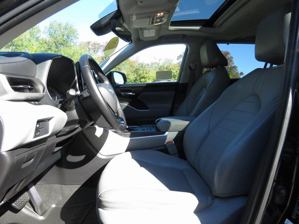 used 2021 Toyota Highlander car, priced at $31,496
