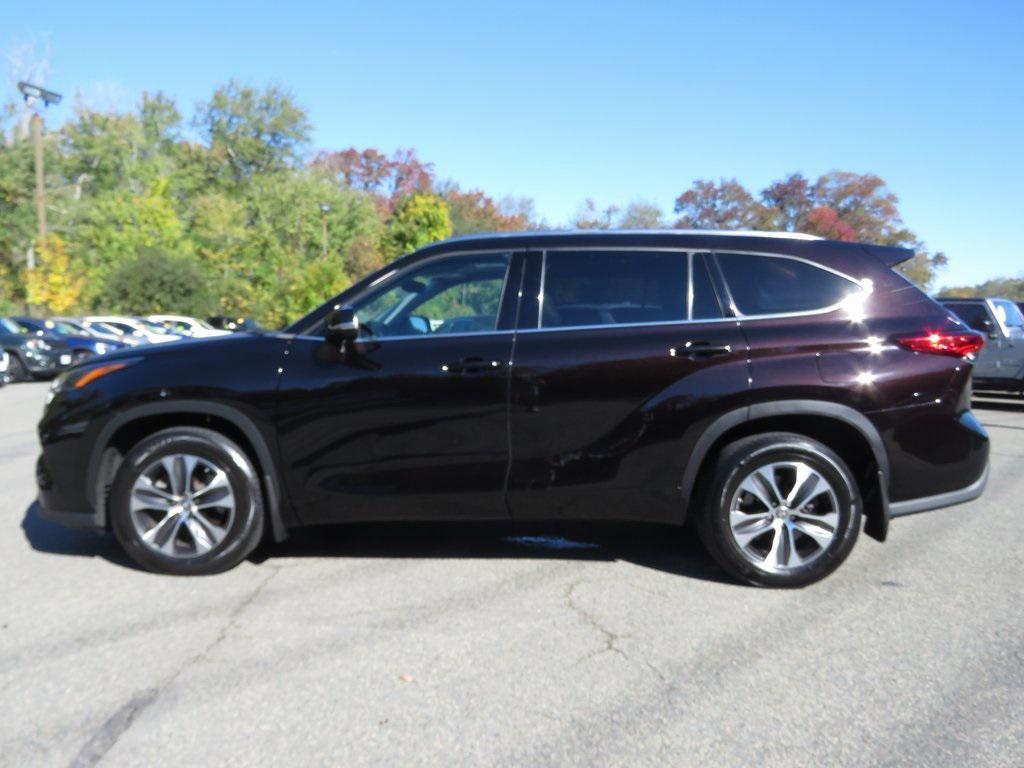 used 2021 Toyota Highlander car, priced at $31,496
