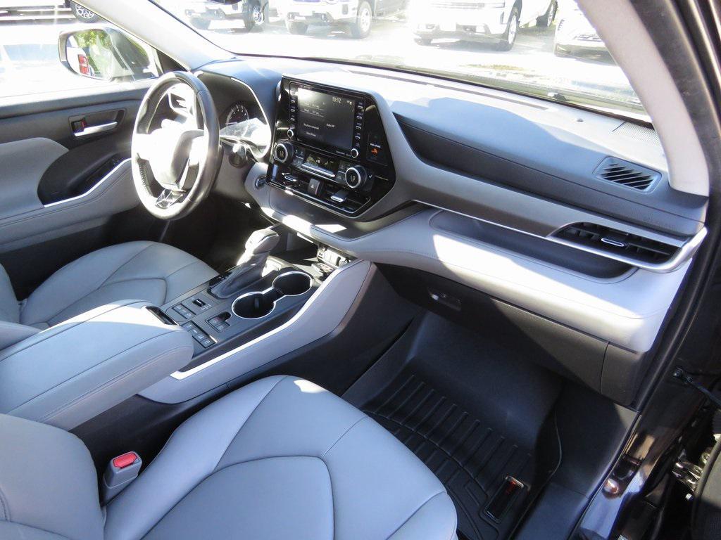 used 2021 Toyota Highlander car, priced at $31,496