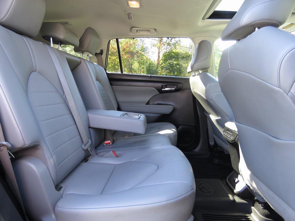 used 2021 Toyota Highlander car, priced at $31,496