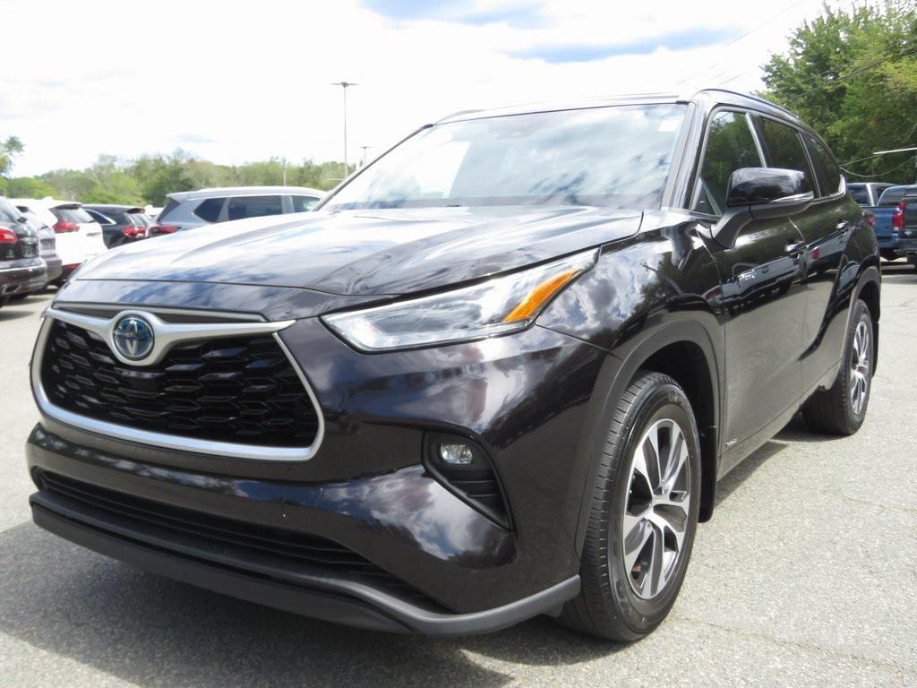 used 2021 Toyota Highlander Hybrid car, priced at $34,999