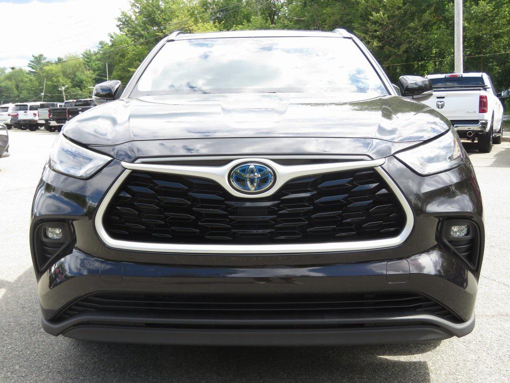 used 2021 Toyota Highlander Hybrid car, priced at $34,999
