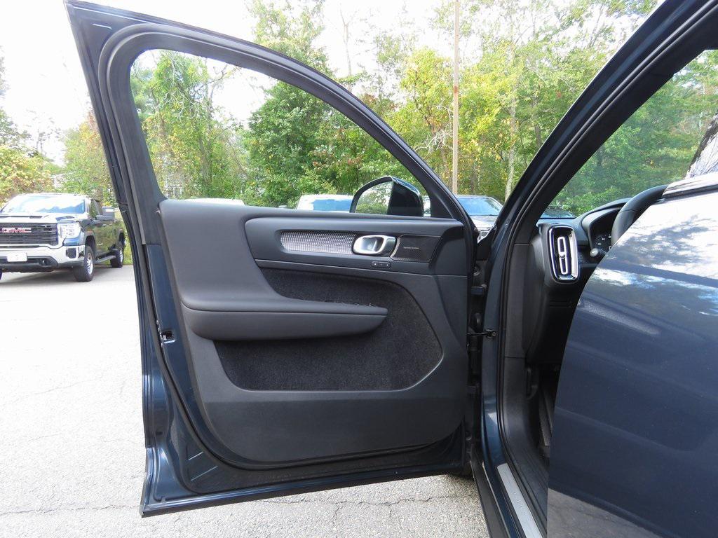 used 2022 Volvo XC40 car, priced at $29,786