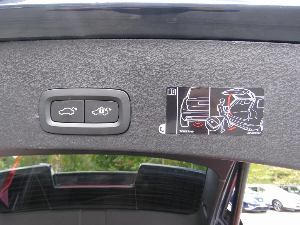 used 2022 Volvo XC40 car, priced at $29,786