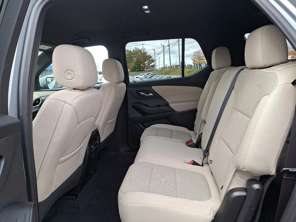 used 2024 Chevrolet Traverse car, priced at $30,388