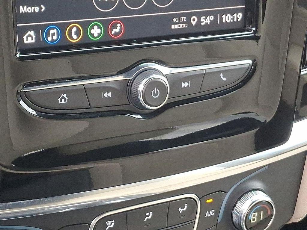 used 2024 Chevrolet Traverse car, priced at $30,388