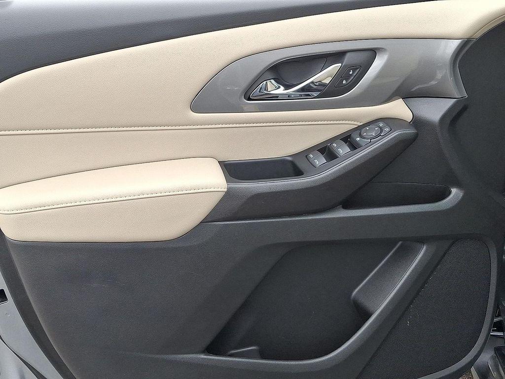 used 2024 Chevrolet Traverse car, priced at $30,388