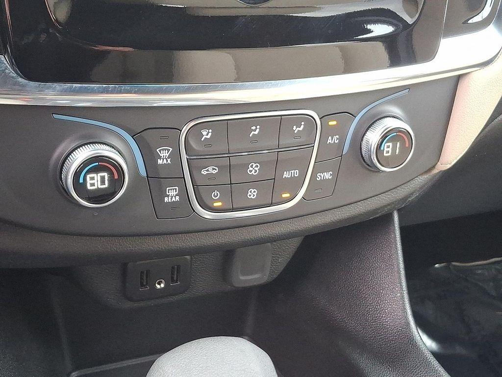 used 2024 Chevrolet Traverse car, priced at $30,388