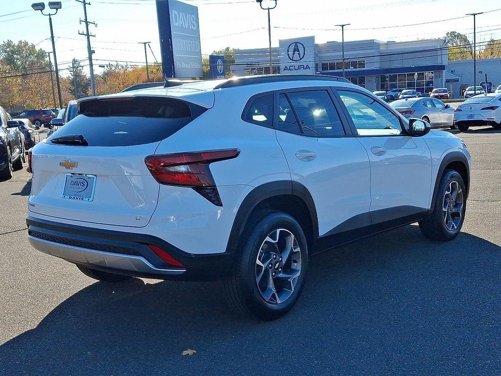 used 2024 Chevrolet Trax car, priced at $21,618