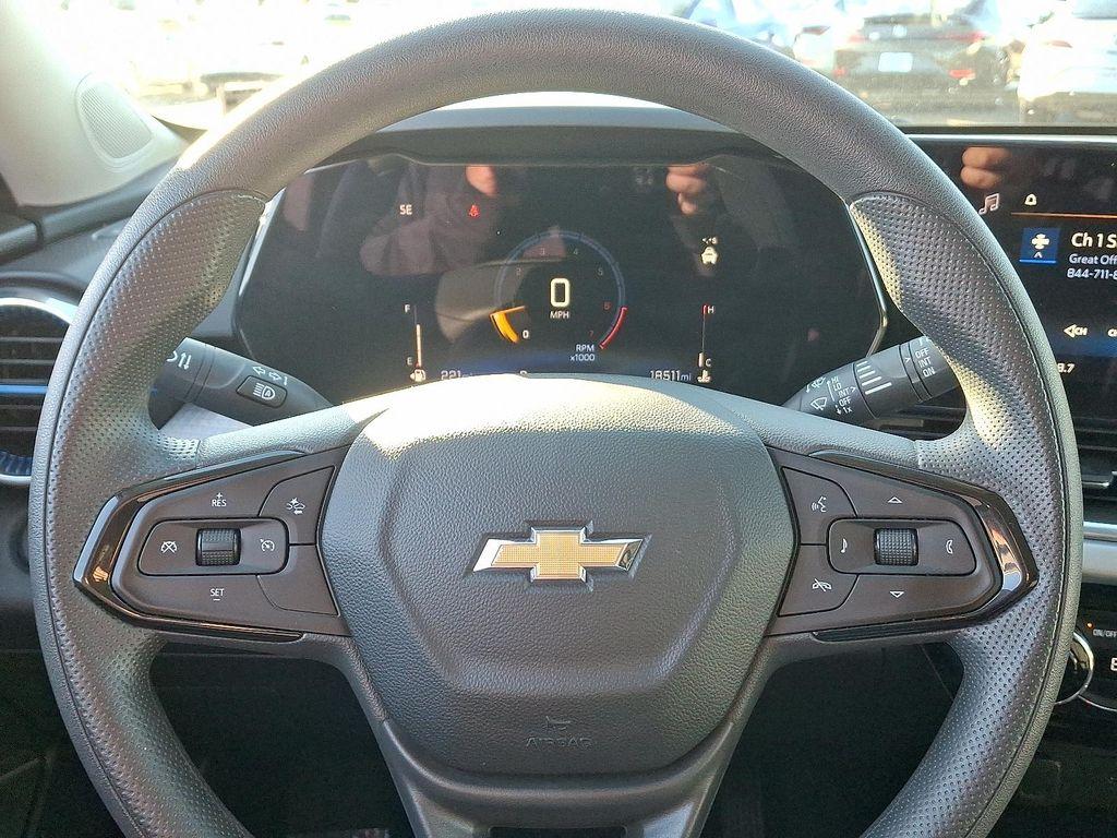 used 2024 Chevrolet Trax car, priced at $21,618