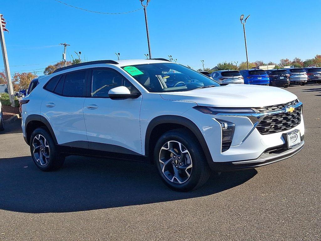 used 2024 Chevrolet Trax car, priced at $21,618