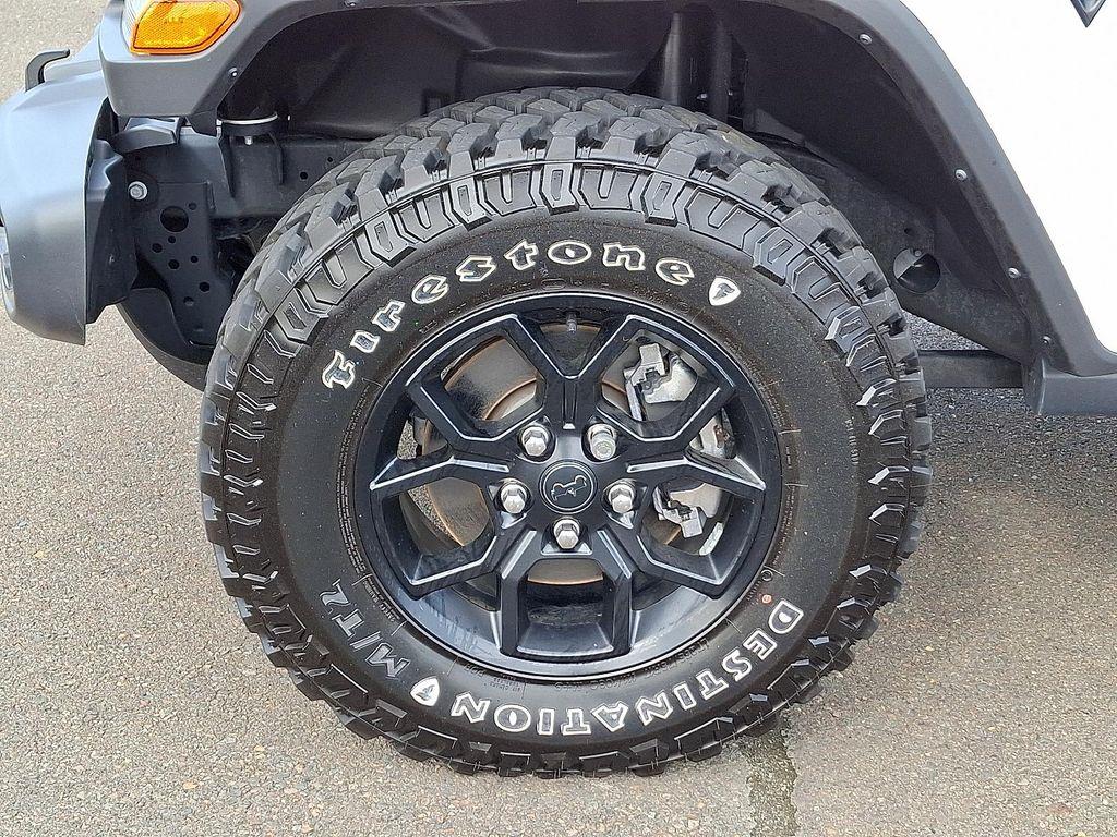 used 2024 Jeep Gladiator car, priced at $37,686