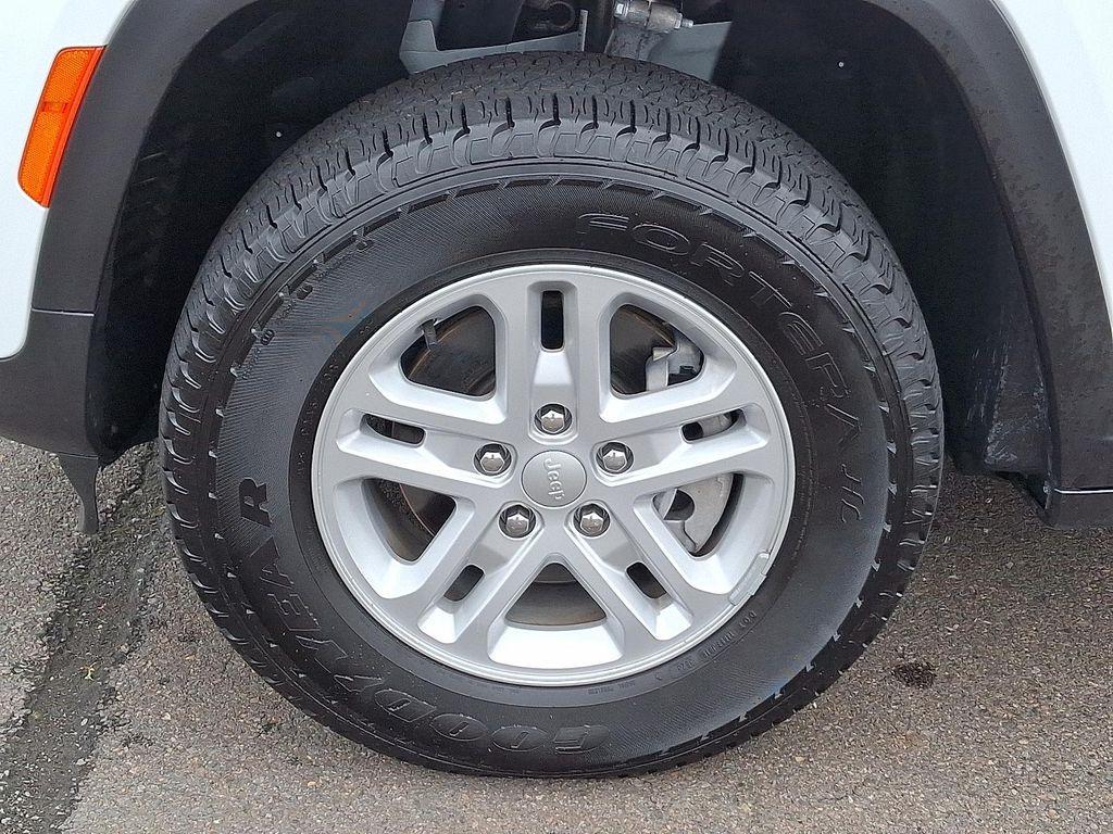 used 2024 Jeep Grand Cherokee car, priced at $34,998
