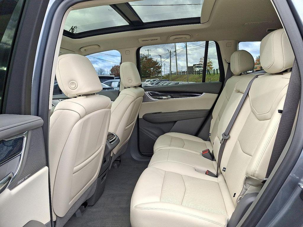 used 2022 Cadillac XT6 car, priced at $35,888