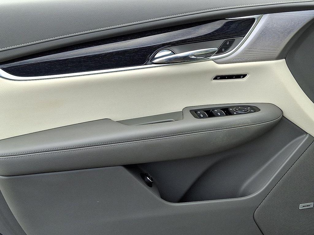 used 2022 Cadillac XT6 car, priced at $35,888