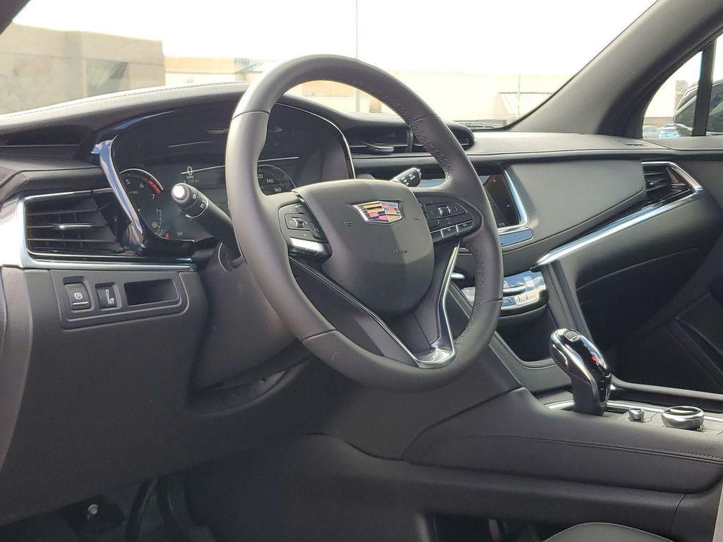 new 2025 Cadillac XT6 car, priced at $52,215