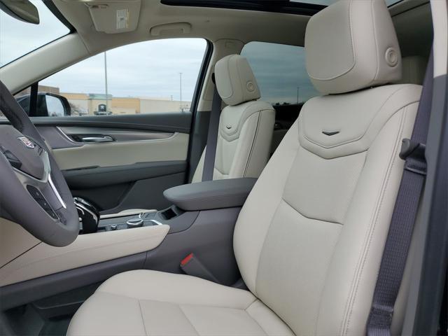 new 2025 Cadillac XT5 car, priced at $54,615