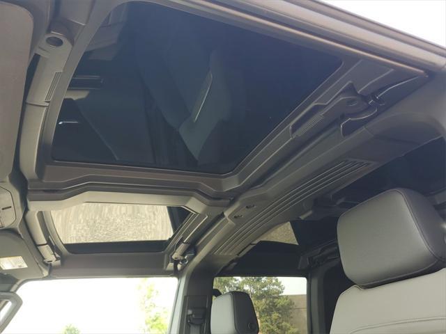 new 2025 GMC HUMMER EV SUV car