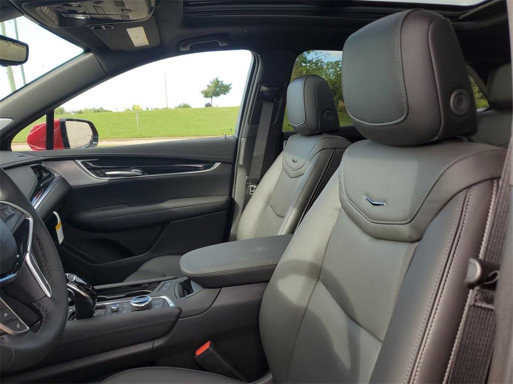 new 2025 Cadillac XT5 car, priced at $59,365
