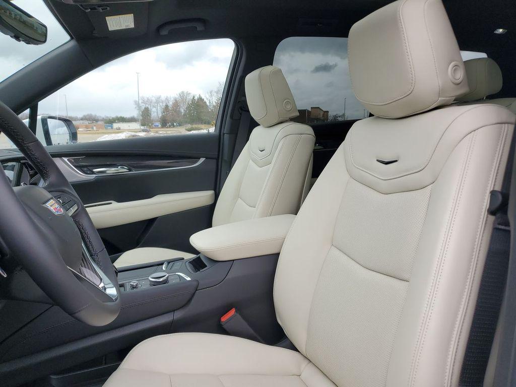 new 2025 Cadillac XT6 car, priced at $65,465