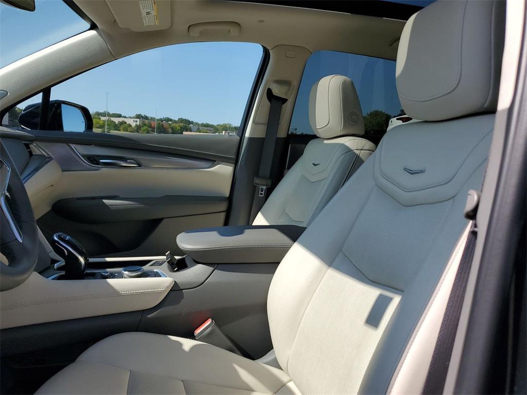 used 2022 Cadillac XT5 car, priced at $33,988