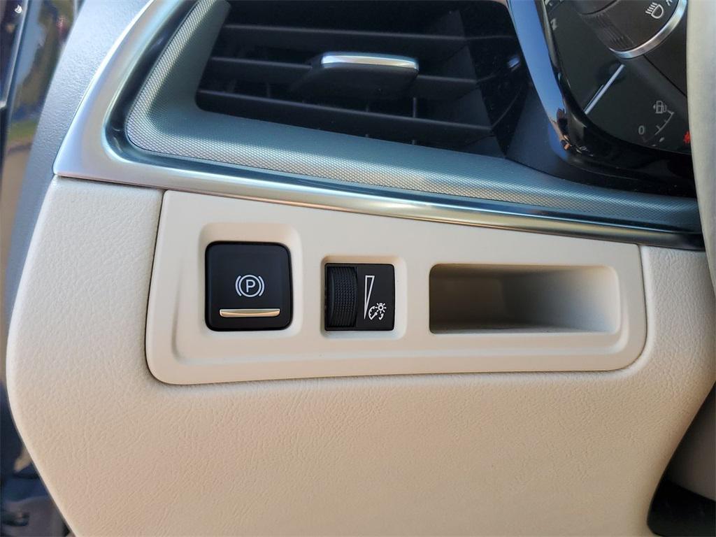 used 2022 Cadillac XT5 car, priced at $33,988